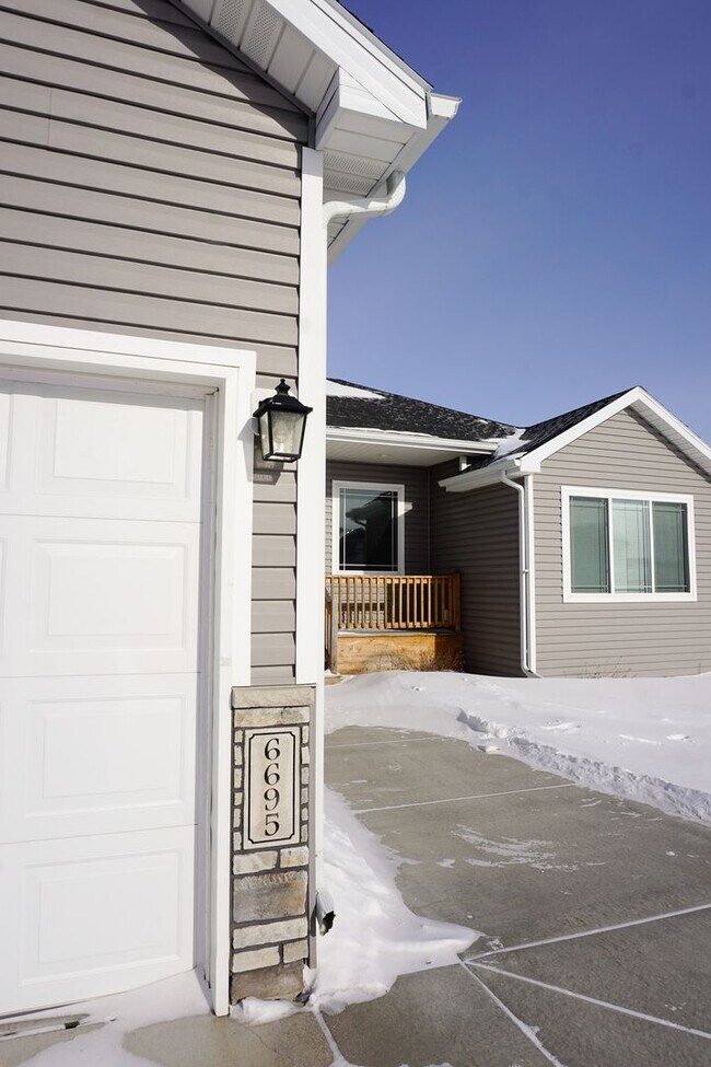 Building Photo - 6695 Smylie Ln S
