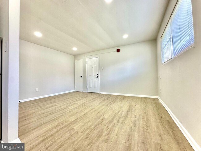 Foto del edificio - 4401 Sheffield Ave