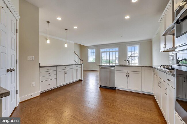 Building Photo - 10217 Travilah Grove Cir