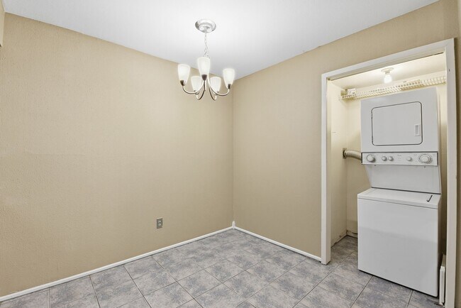 Foto del edificio - 12905 Woodforest Blvd