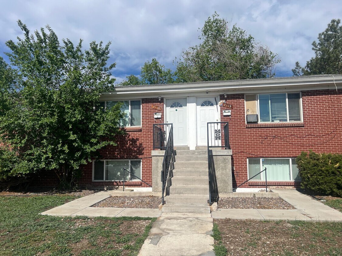 2Bedroom 1Bathroom Top Floor Corner Unit in Westminster - 2Bedroom 1Bathroom Top Floor Corner Unit in Westminster