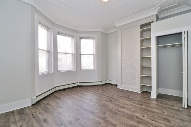 Building Photo - 19 Graham St