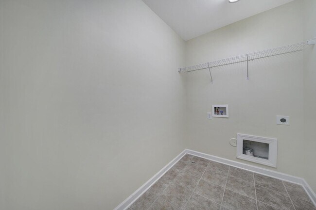 Foto del edificio - Lovely 3 Bed 2.5 Bath Townhome in Blakeny