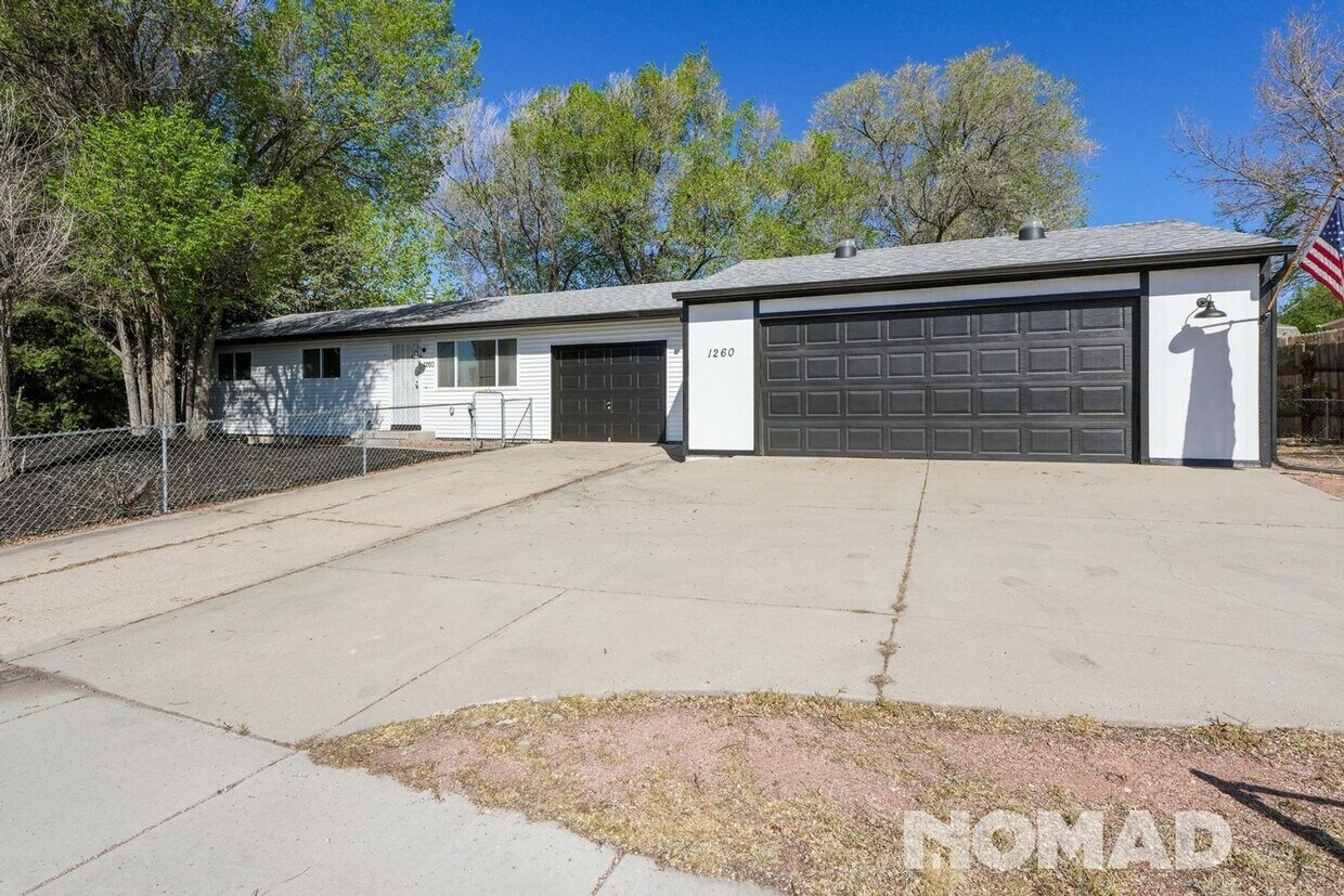 Primary Photo - Spacious 4BR House in Colorado Springs
