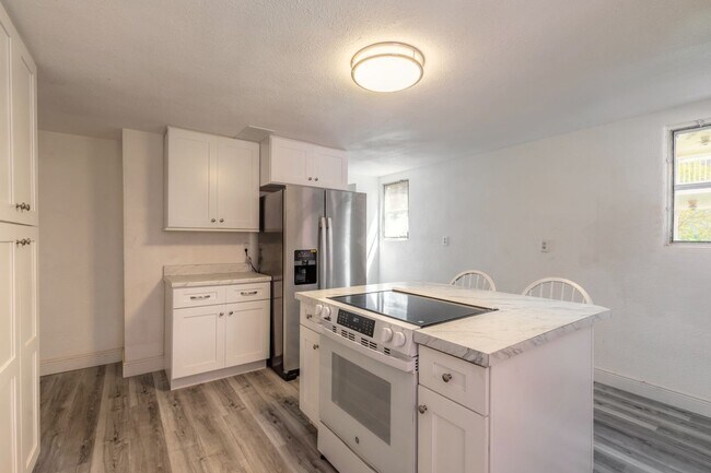 Building Photo - Attention boaters: Riverfront home, pet fr...