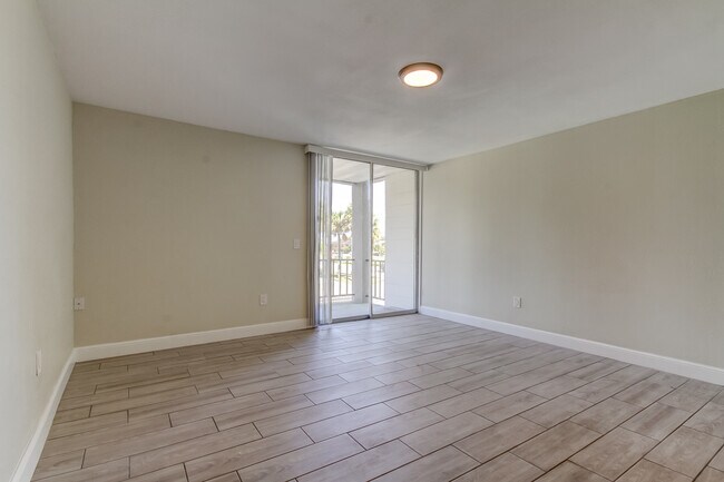 Building Photo - 6002 S Dale Mabry Hwy