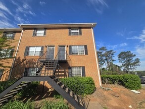 Building Photo - 2165 S Milledge Ave