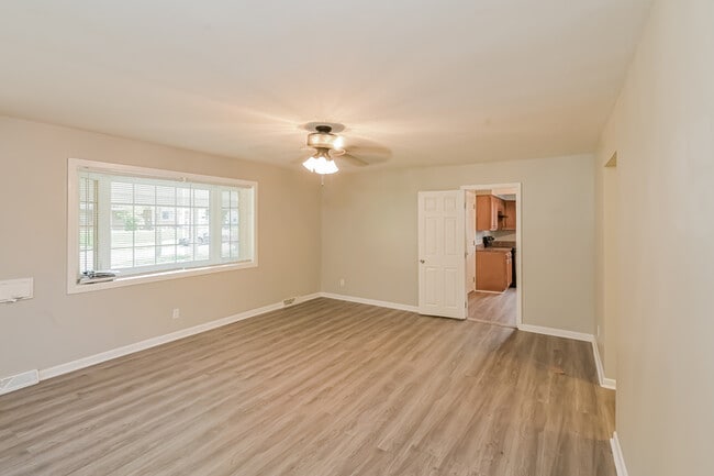 Building Photo - Cute Cincinnati Home