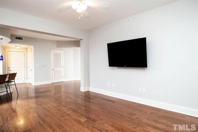 Foto del edificio - 222 Glenwood Ave