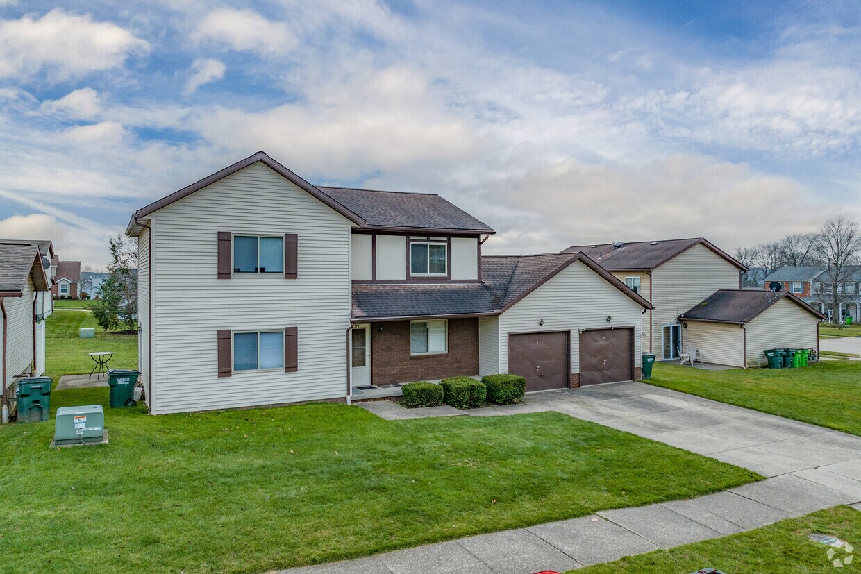 Foto principal - 572-574 Austin Dr