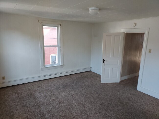 Living Room - 22 S Fairview St
