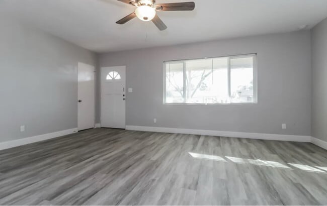 Building Photo - 2737 W Montebello Ave
