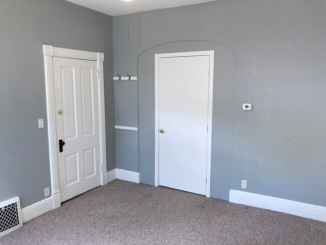 Building Photo - 205 E Sanborn St