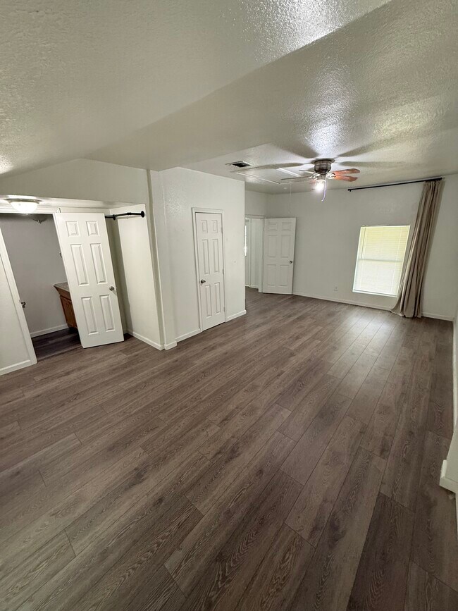 Foto del edificio - 208 Fesmire Ave