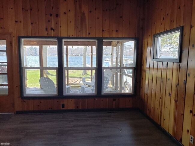 Building Photo - 2 br, 1 bath House - 16887 Shawano Dr