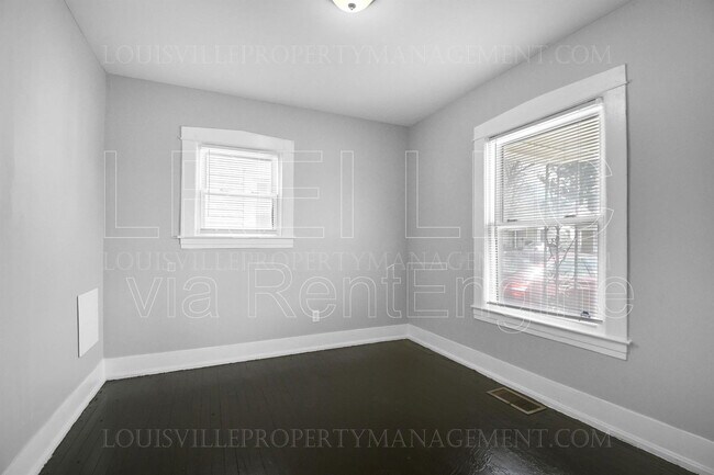 Foto del edificio - 639 Merwin Ave