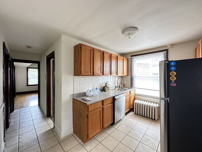 Building Photo - 733 Elm