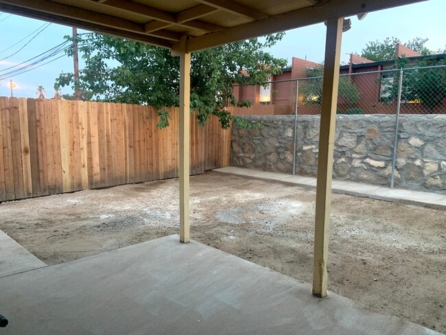 Building Photo - 10514 Ashwood Dr