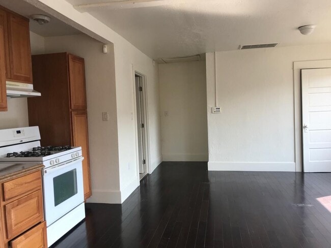 Foto del edificio - 329 S Veach Ave