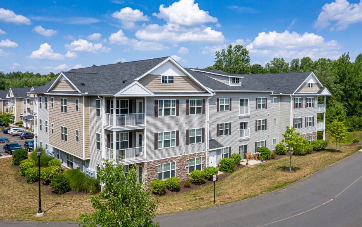 Mallory Ridge Apartments in Bloomfield, CT