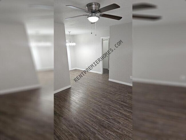 Building Photo - 9746 Glenshadow Way