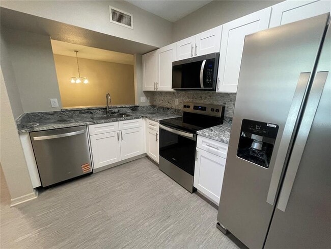 Foto del edificio - 6004 Portsdale Pl