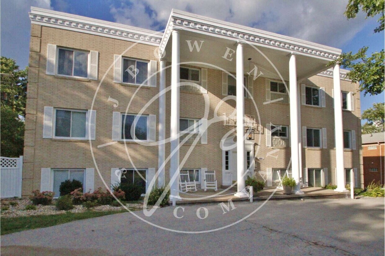 Foto principal - 2 bed 2 bath first floor apartment- Ottawa...