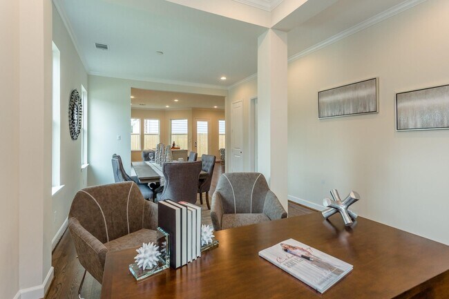 Foto del edificio - 5010 Ella Blvd