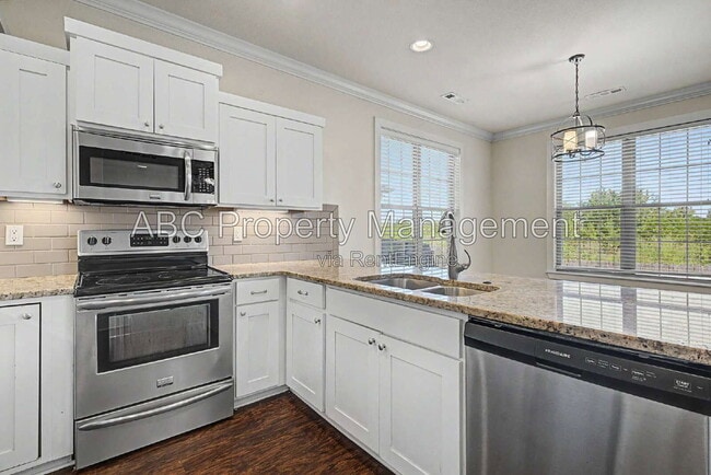 Building Photo - 3110 SW Riverstone Ave