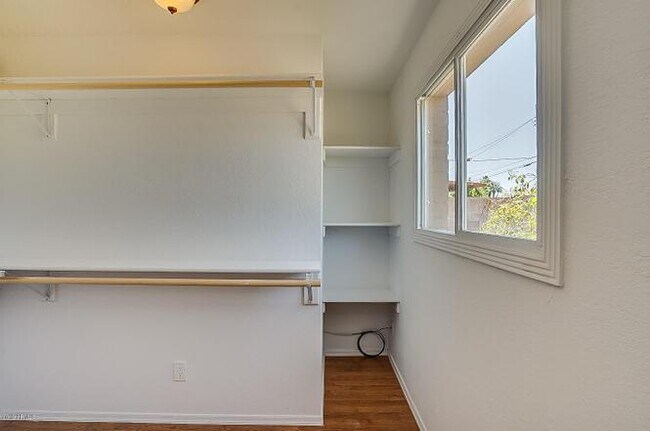 Foto del edificio - 2110 N Van Ness Ave