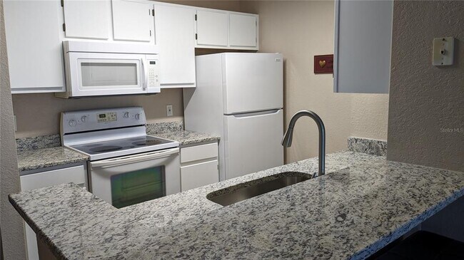 Foto del edificio - 8933 Manor Loop