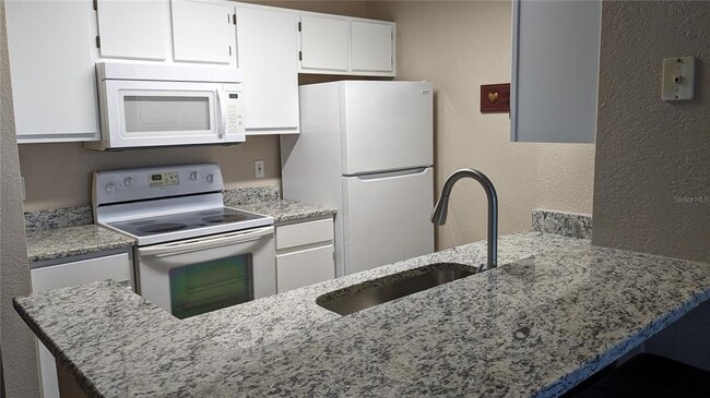 Building Photo - 8933 Manor Loop