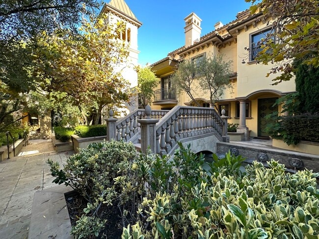 Building Photo - Luxury 3BD/4BA town home in Pasadena