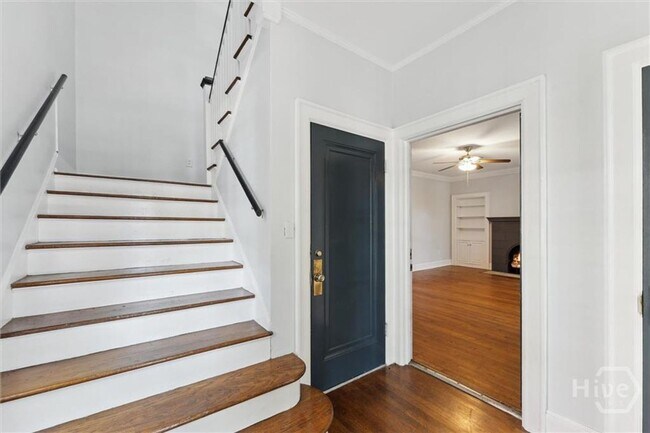 Building Photo - 206 E 46th St