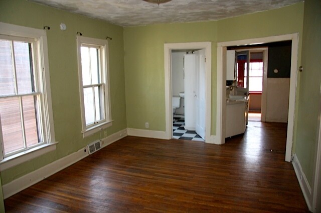 Building Photo - 2603 7th St S
