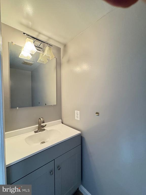 Foto del edificio - 6674 Ducketts Ln