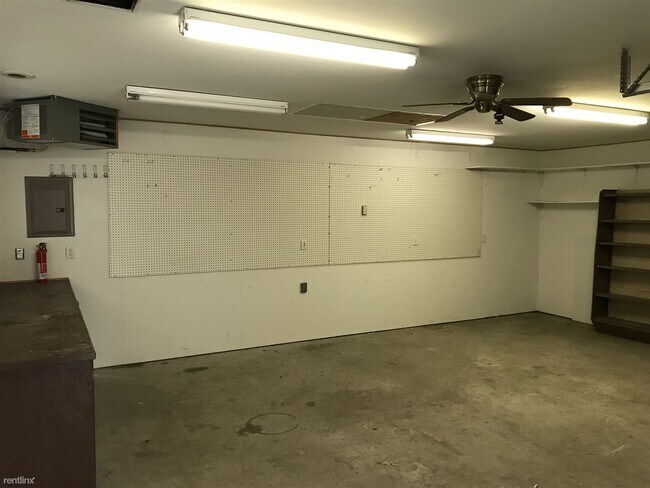 Building Photo - 4 br, 2 bath House - 707 E Wachter Ave