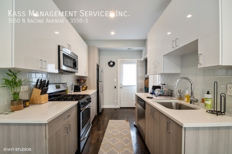 Photo - 3550 N Racine Avenue-3550-3