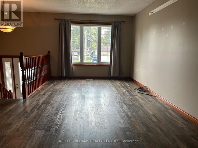 Building Photo - 306 McKellar St