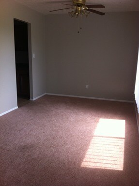 Foto del edificio - 5852 Birch Ln