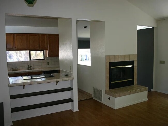 Building Photo - 1025 Funston Ave
