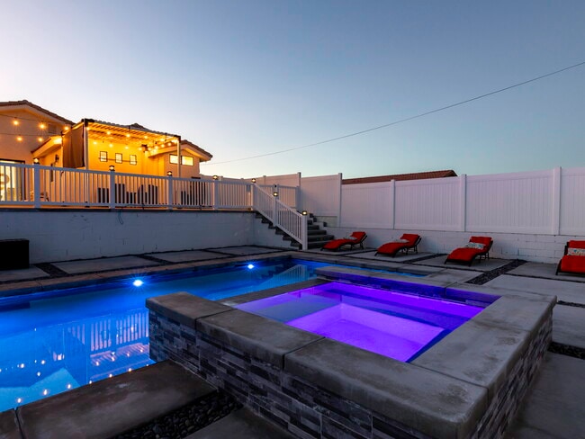 Pool and spa - 13416 Cholla Dr