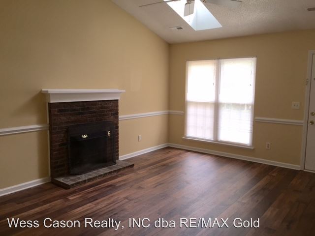 Building Photo - 204 Stratford Dr