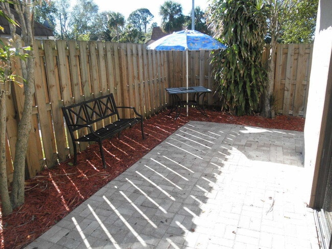 Photo - Lake Colony House