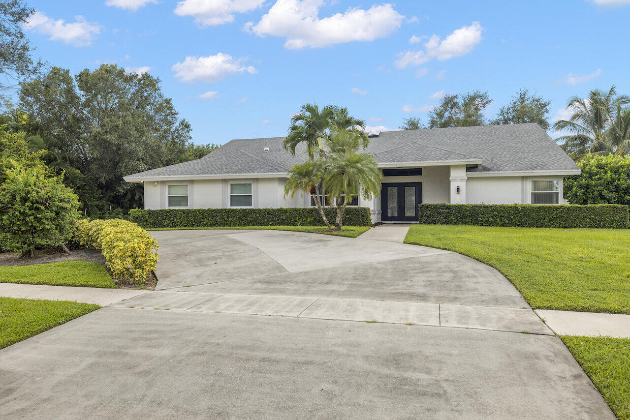 Foto principal - 15600 Rolling Meadows Cir