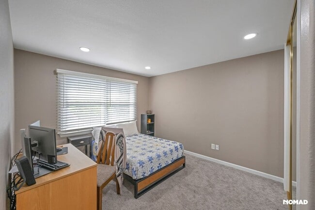 Foto del edificio - 1321 S Lansing Ct
