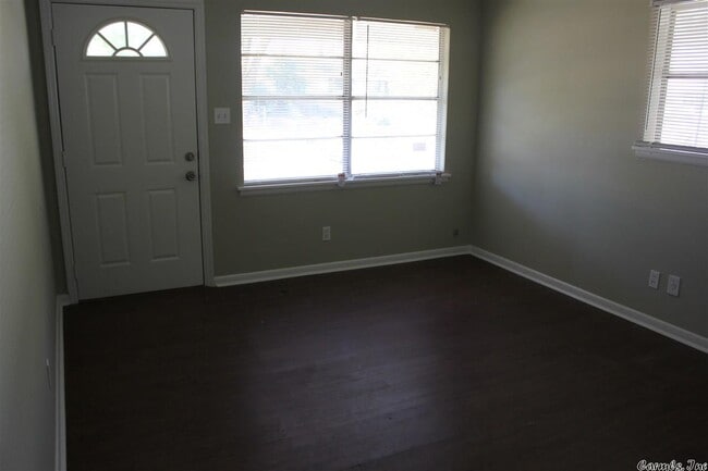 Building Photo - 3003 Bermuda Ln