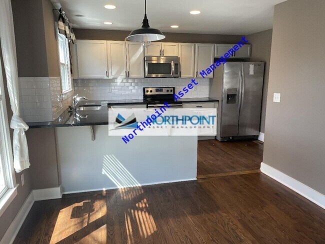 Foto del edificio - OLD CHARM 3 bedroom/2 bath