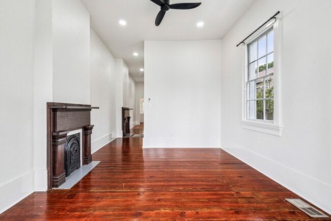Building Photo - 2644 Lepage St
