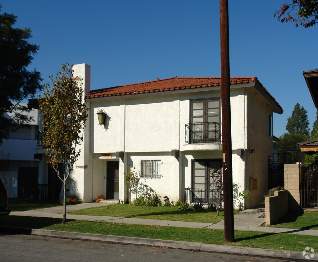Primary Photo - 3571 Howard Ave